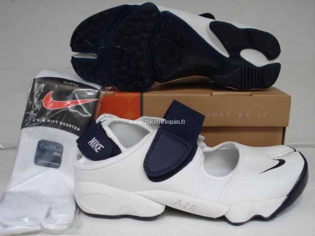 Droles Chaussures Nike Shox Rift Blanche Marine Fonce